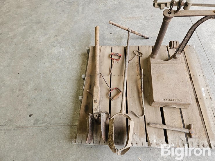 antique-scale,-post-hole-diggers-and-other-misc.-items-image-12