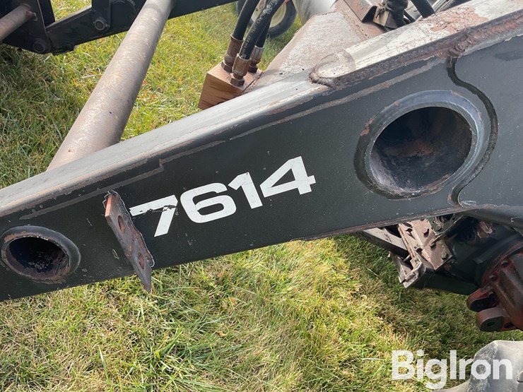 new-holland-tv140-image-17