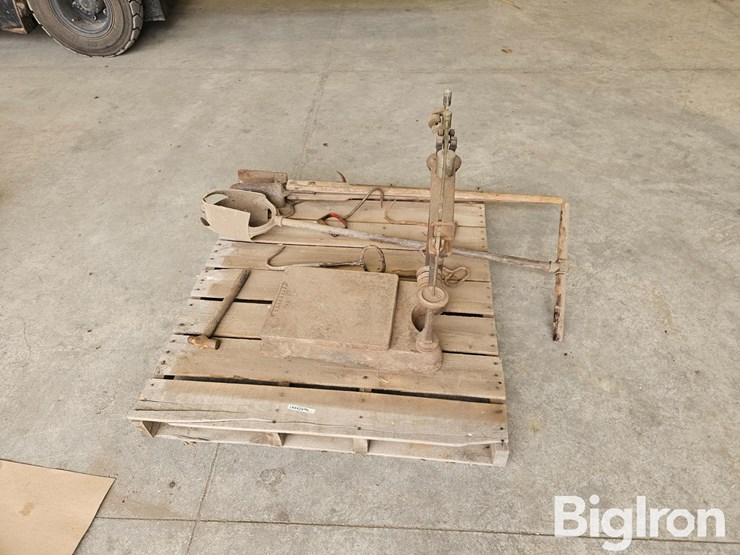 antique-scale,-post-hole-diggers-and-other-misc.-items-image-8