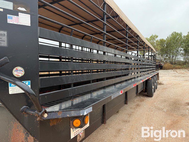 2014-neckover-32'-tri/a-gooseneck-livestock-trailer-image-13