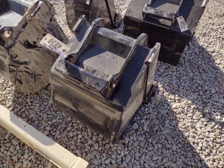 18-in-x-change-excavator-bucket-(qea-4030)-image-2