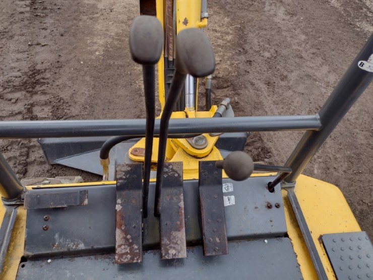 new-holland-ec25-image-9