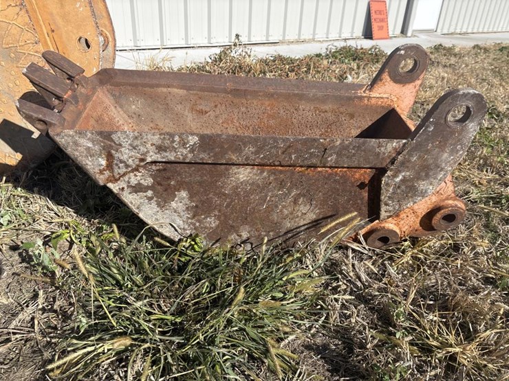 #3814-•-approx.-12"-tooth-bucket-image-2