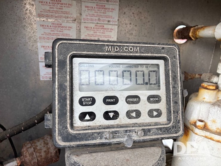 2010-freightliner-business-class-bobtail-truck-(dr12578-unit-221)-image-44