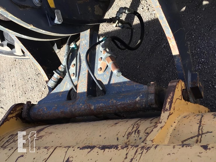 2005-deere-244j-image-10