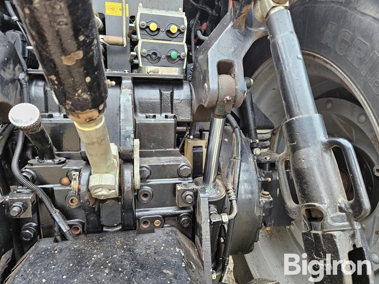 2007-agco-dt220a-image-12