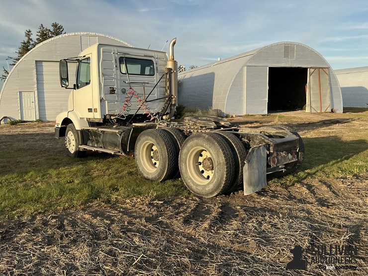 2000-volvo-vn-image-7