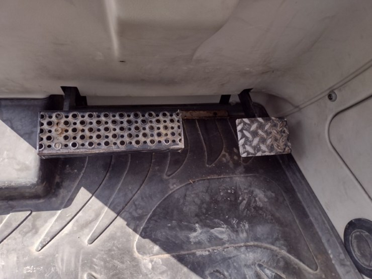 13-cat-407c-telehandler-w/bucket-&-forks-(qea-5956)-image-8