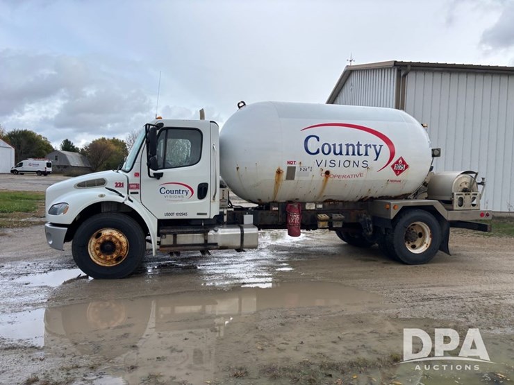 2010-freightliner-business-class-bobtail-truck-(dr12578-unit-221)-image-19