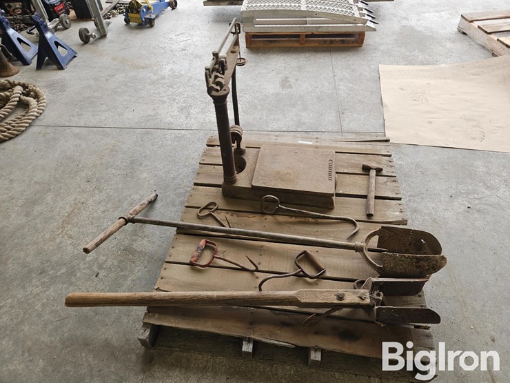 antique-scale,-post-hole-diggers-and-other-misc.-items-image-4
