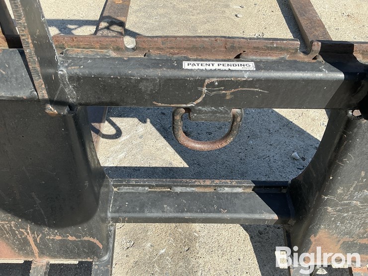 rueters-pallet-forks-image-12