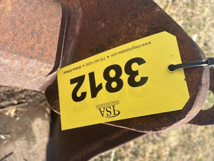 #3812-•-approx.-34"-wb-tooth-bucket-image-8