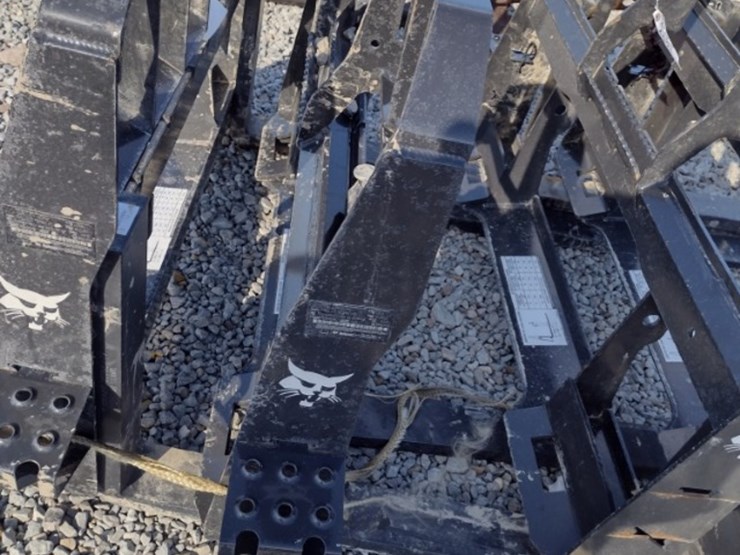 bobcat-48-in-ss-pallet-forks-(qea-4024)-image-1