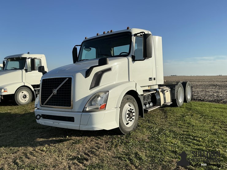 2016-volvo-vn-image-1