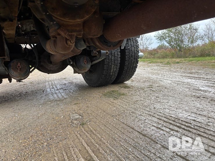 2010-freightliner-business-class-bobtail-truck-(dr12578-unit-221)-image-49