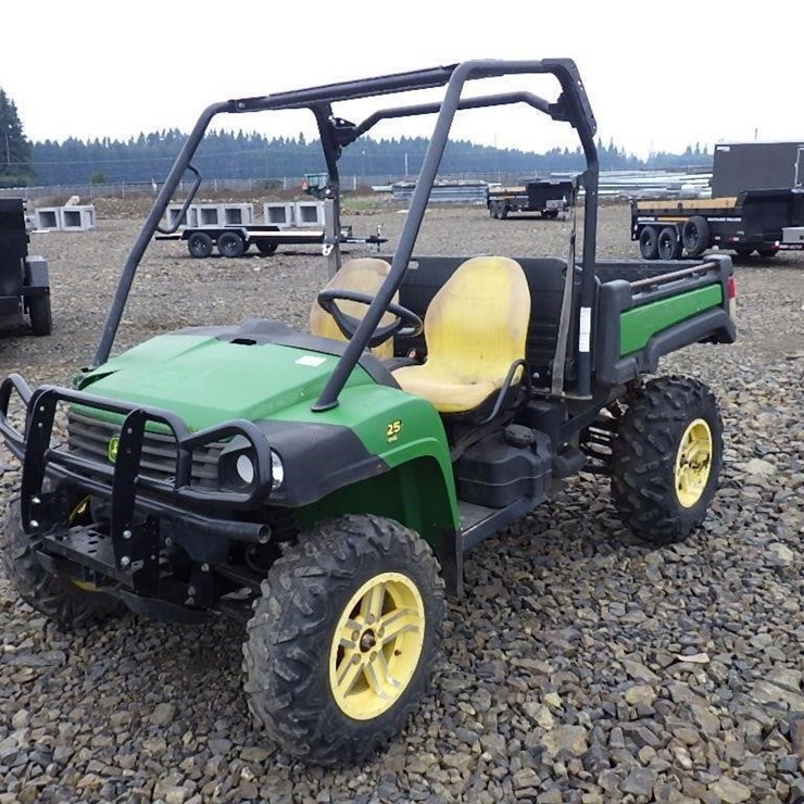 JOHN DEERE GATOR