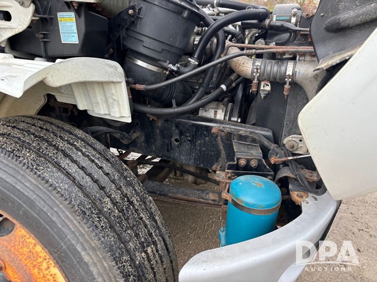 2010-freightliner-business-class-bobtail-truck-(dr12578-unit-221)-image-27