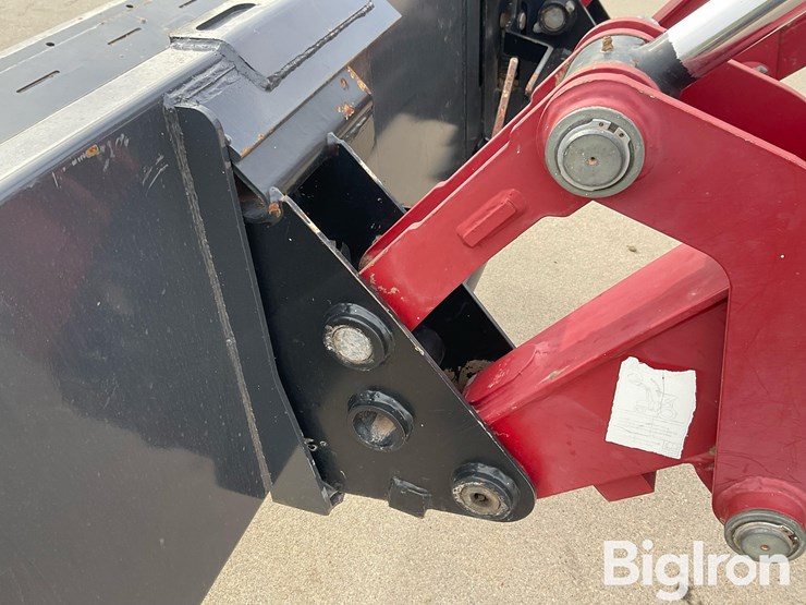 2013-case-ih-farmall-105c-image-13