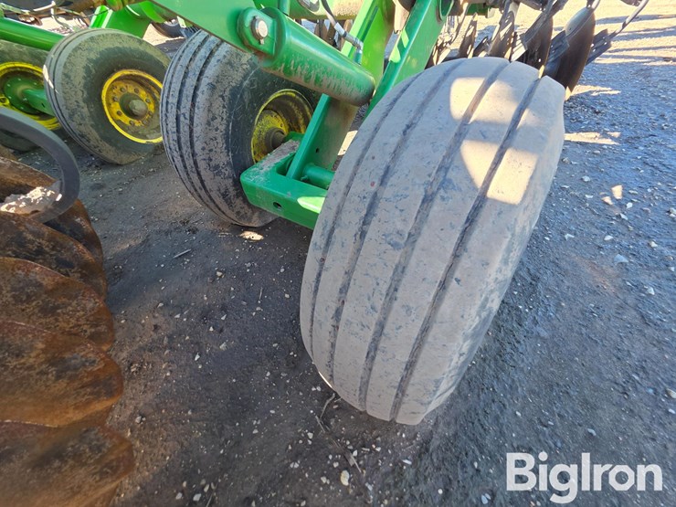 2013-john-deere-2623vt-image-18