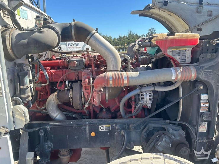 2013-peterbilt-367-image-8