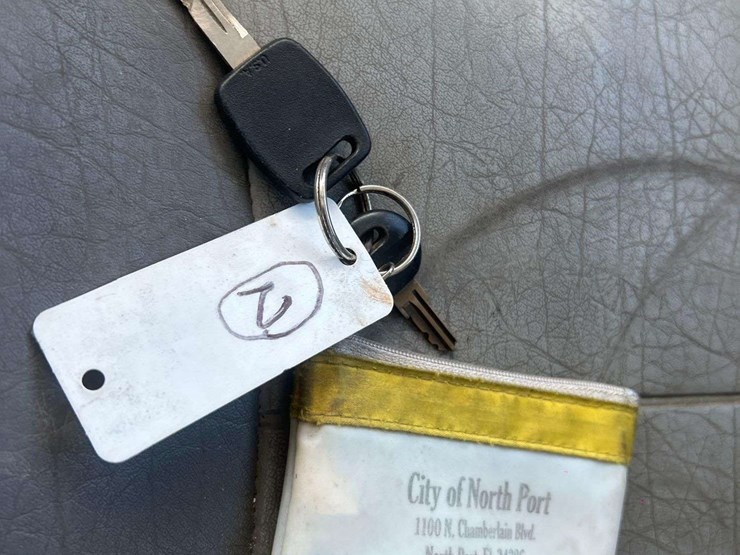 2013-peterbilt-367-image-30