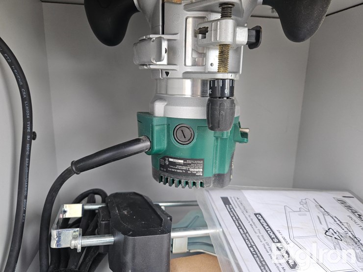 master-force-router-table-&-pro-tech-10"-table-saw-image-12