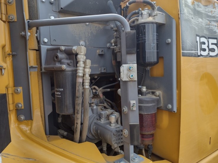 19-deere-135g-image-46