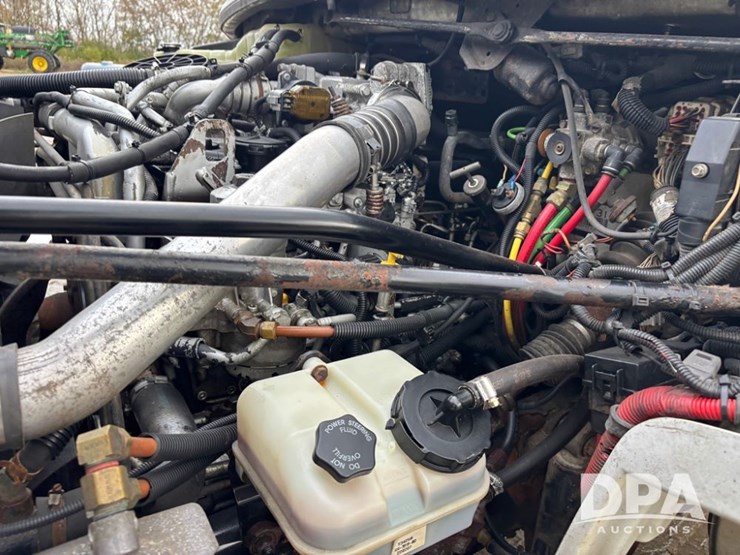 2010-freightliner-business-class-bobtail-truck-(dr12578-unit-221)-image-32