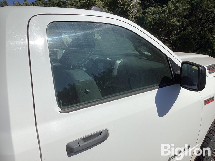 2019-dodge-2500-image-16