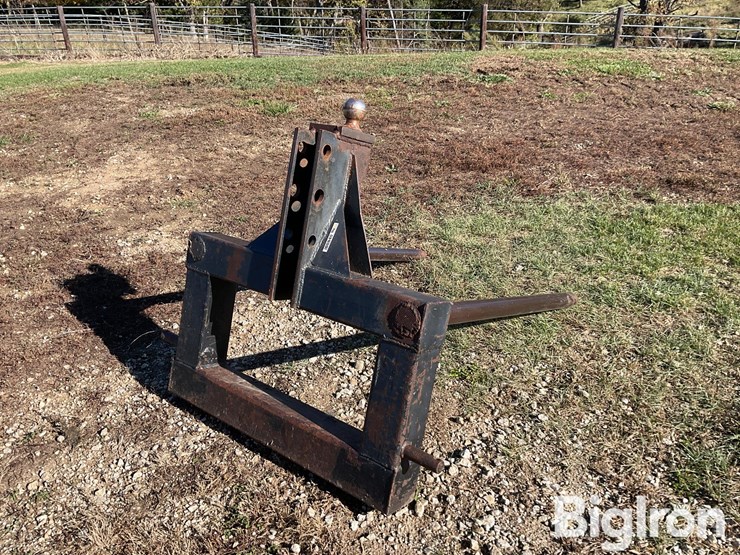 3-pt-bale-spear-category-ii-mounted-bale-carrier-image-5