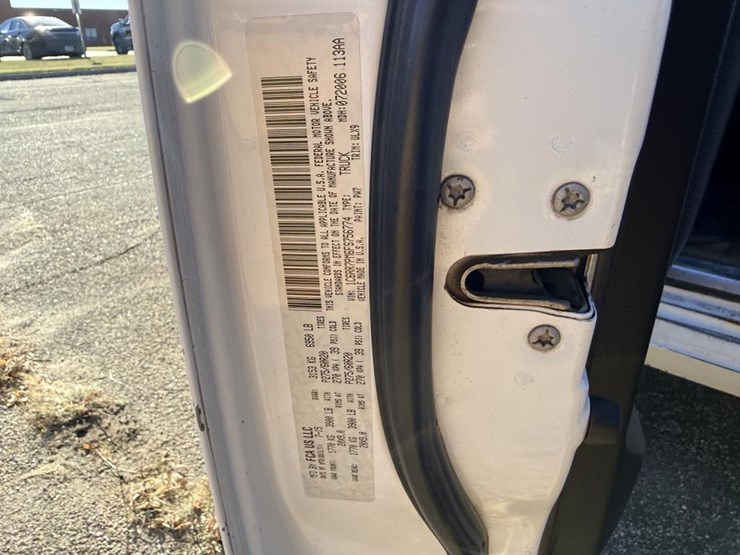 2016-dodge-1500-image-47