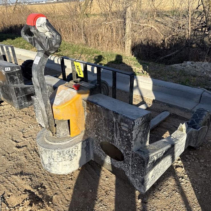 #3294 • Electric Pallet Jack