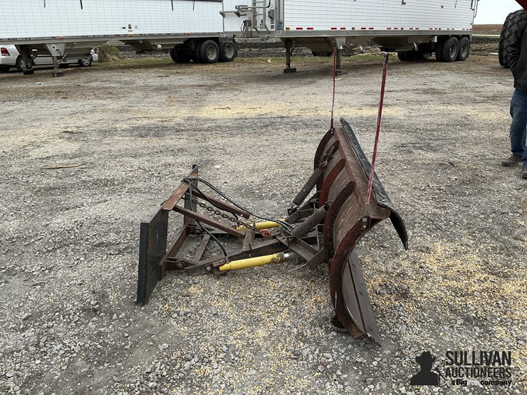 western-6’-skid-steer-mounted-snow-plow-image-4