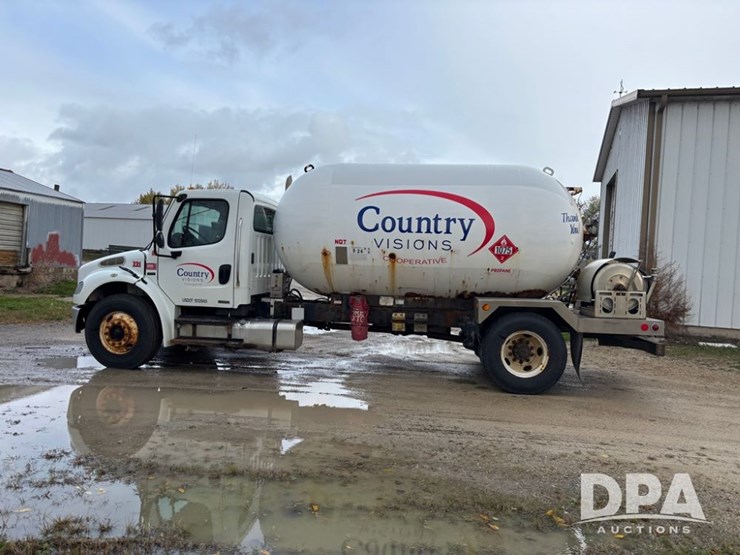 2010-freightliner-business-class-bobtail-truck-(dr12578-unit-221)-image-18