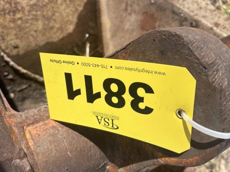 #3811-•-approx.-22"-tooth-bucket-image-6