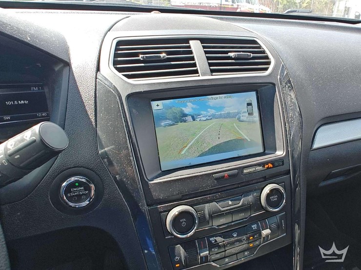 2017-ford-explorer-image-18