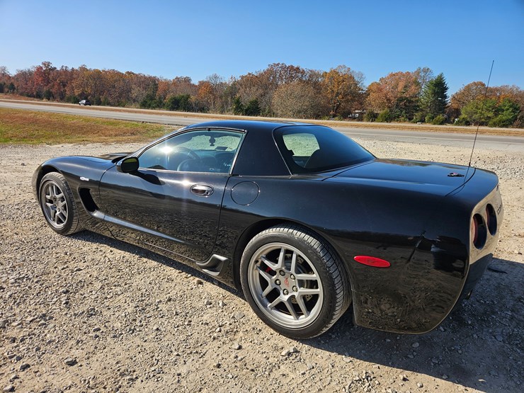 #22774-•-2002-chevrolet-corvette-z06-car-image-8