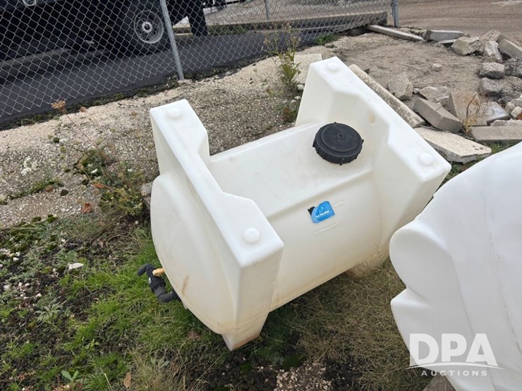 poly-tanks-(dr12626)-image-4