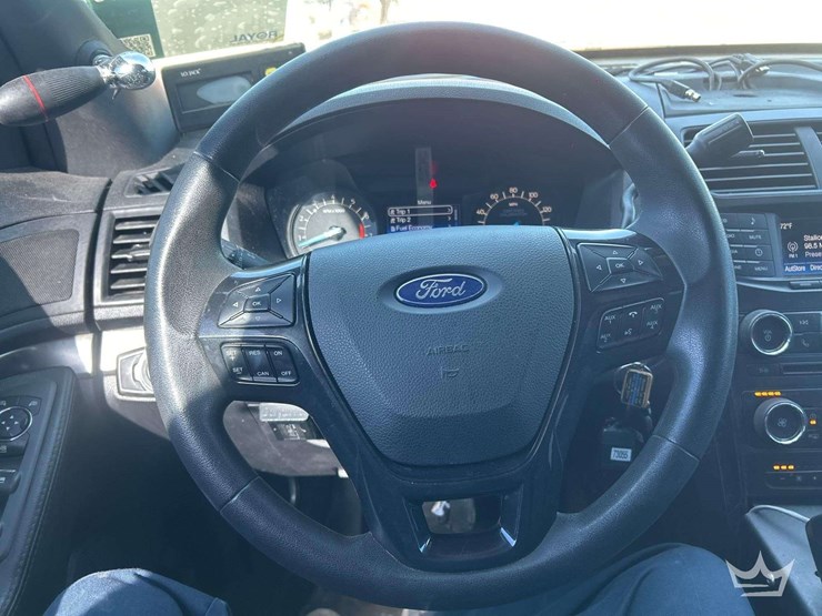 2017-ford-explorer-image-15