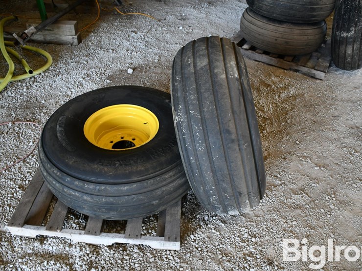 american-farmer-16.5l-16.1sl-tire-on-8-bolt-rims-image-4