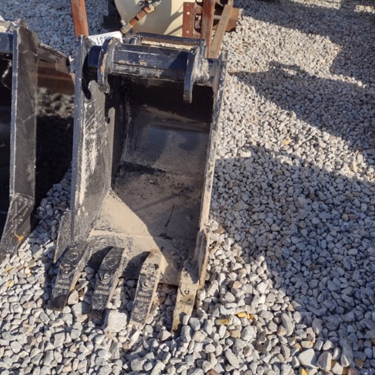 18 in X-Change Excavator Bucket (QEA 4031)