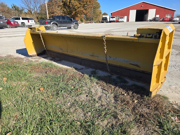 #22386-•-hla-4500-snow-pusher-image-1