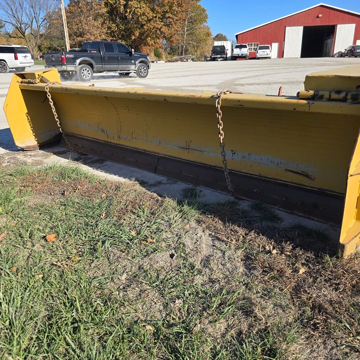 #22386 • HLA 4500 Snow Pusher