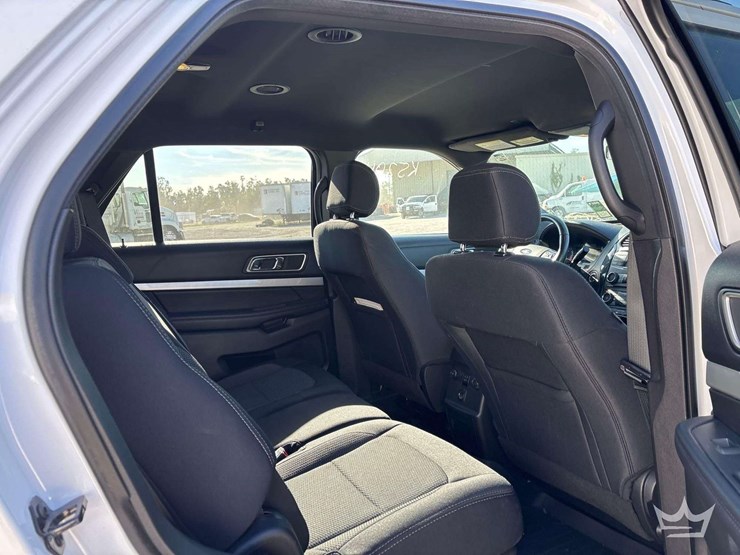 2017-ford-explorer-image-25