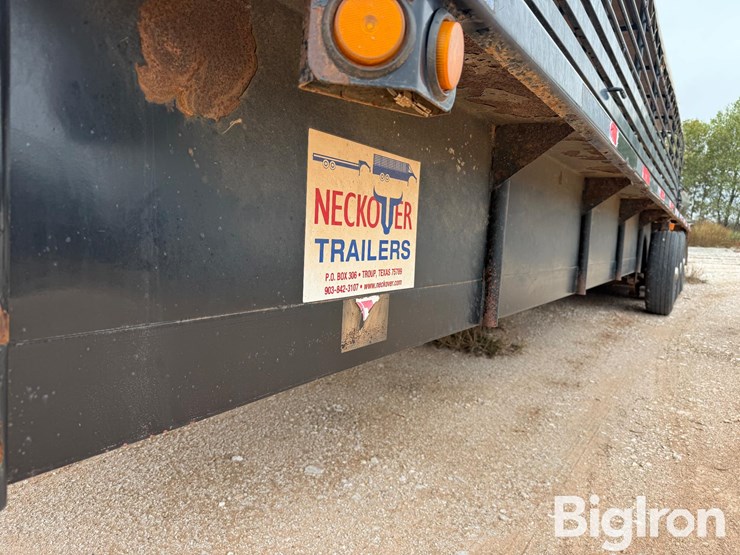 2014-neckover-32'-tri/a-gooseneck-livestock-trailer-image-14