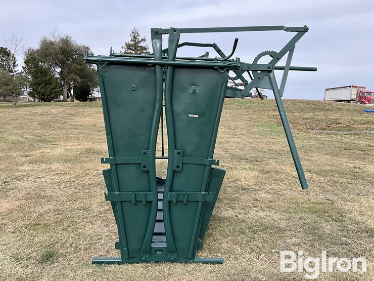 powder-river-livestock-squeeze-chute-image-2