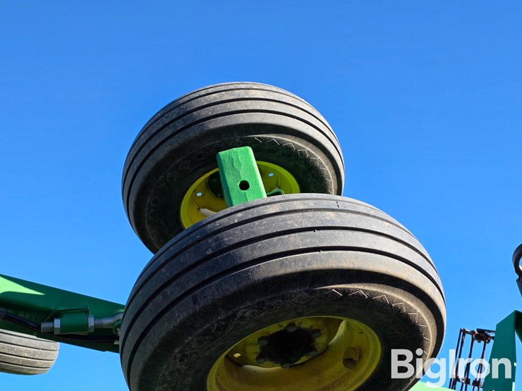 2013-john-deere-2623vt-image-19