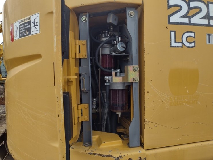 deere-225d-lc-image-42
