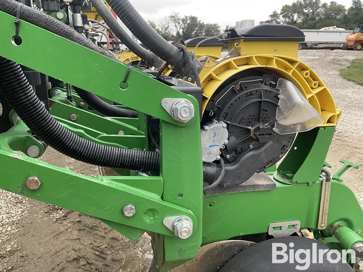 2012-john-deere-db60-image-17