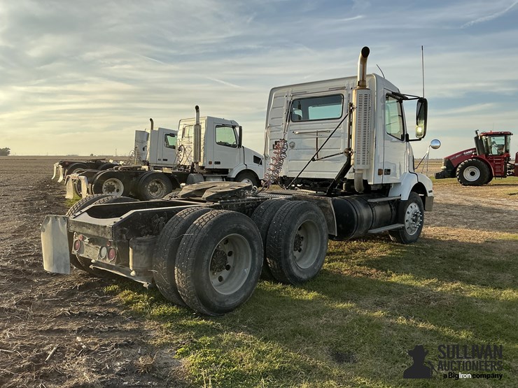 2000-volvo-vn-image-5